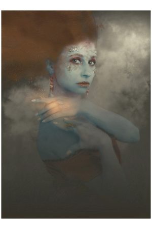 电视剧免费在线观看 古装仙侠电视剧封面，山河如画的宏大场景，女主身着白衣飘逸，画面仙气飘飘