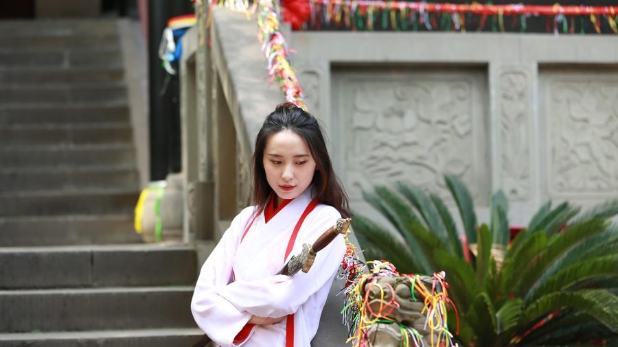 聚集观看影视平台播放器界面，展示月影深宫古装剧第38集播放画面，深紫色调高清界面